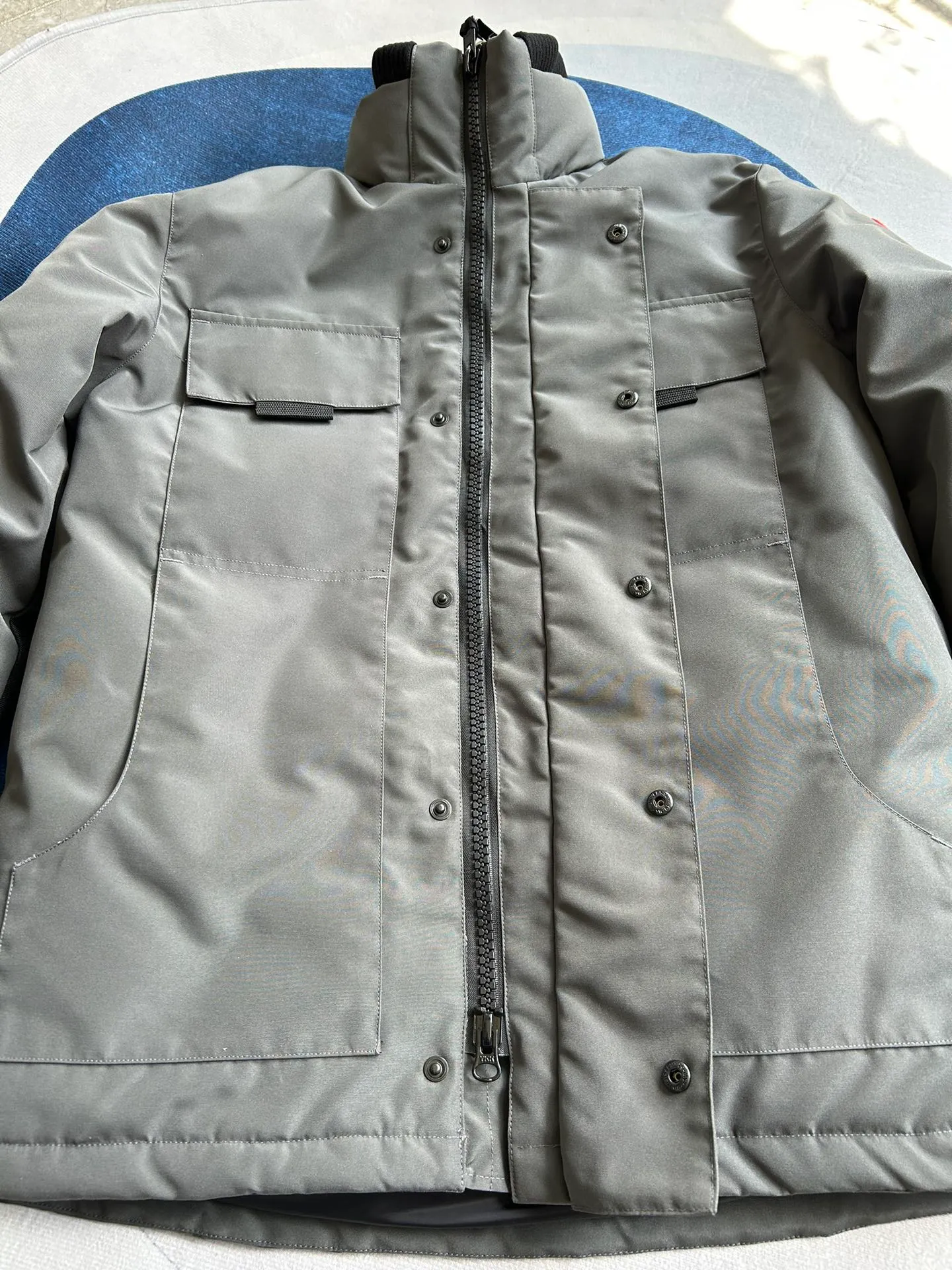 P840 E24 model 5816M Expedition men's gray detail picture. Sizes: XS S M L XL XXL.